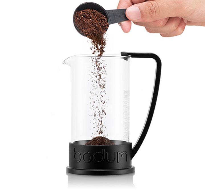 caffe macinato nella caffettiera francese bodum modello brazil