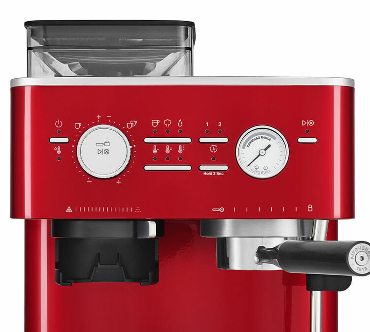 comandi della macchina espresso kitchenaid rossa con macinacaffe