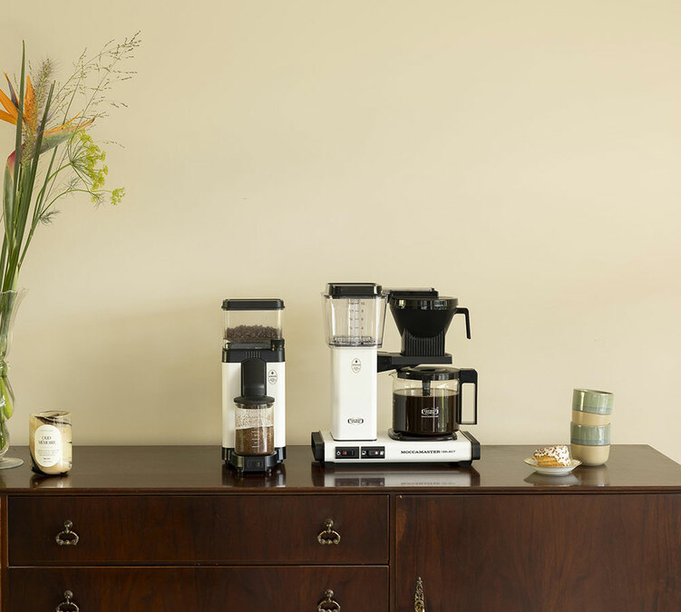 preparation cafe dans moccamaster kbg select blanc mat