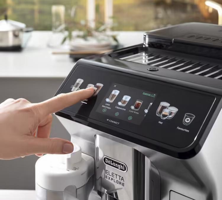 touch screen DeLonghi Eletta Explore 450.65.S macchina automatica connessa