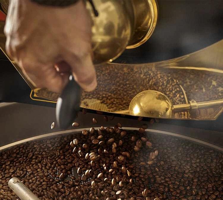 grains de caf&eacute; en grain L'Or en torr&eacute;faction tr&egrave;s fonc&eacute;e