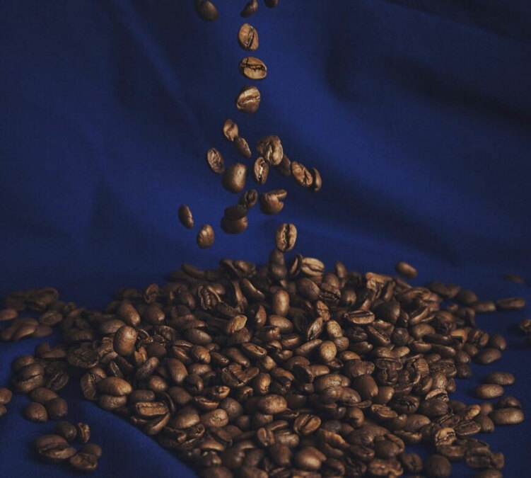 caff&egrave; dallo spirito italiano Intenso Blend