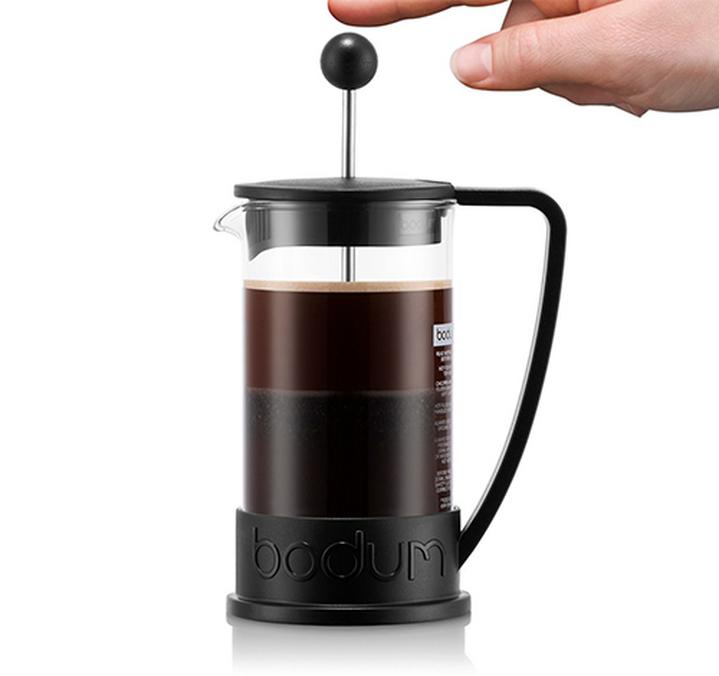 infusione del caffe nella caffettiera francese brazil di bodum