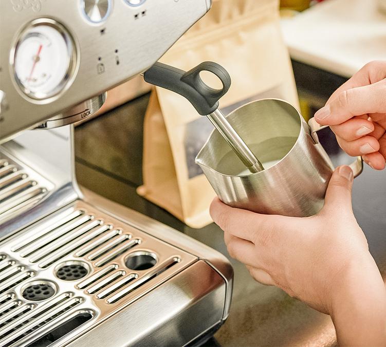 sage barista express impress almond bevande