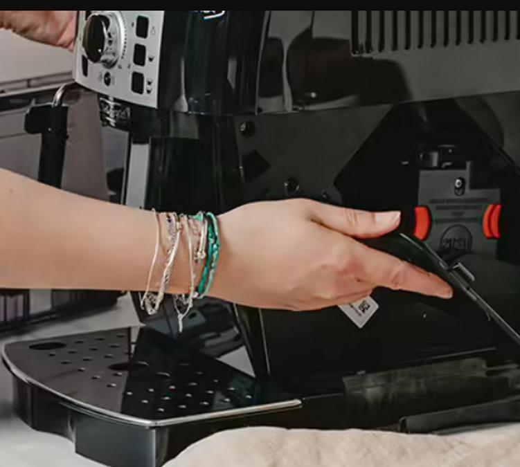 Entretien machine a cafe DeLonghi 22.140.b chambre d extraction
