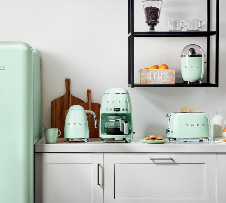 macchina caffe americano smeg verde acqua