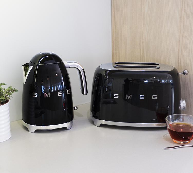 smeg bollitore nero klf03bleu