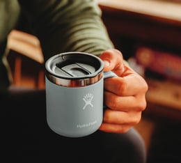 Transportez votre caf&eacute; gr&acirc;ce au mug isotherme Hydroflask