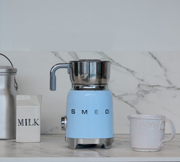SMEG chocolatiere et mousseur a lait bleu