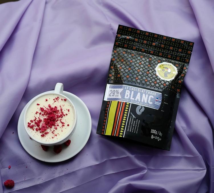 cup of La Boh&egrave;me white chocolate powder