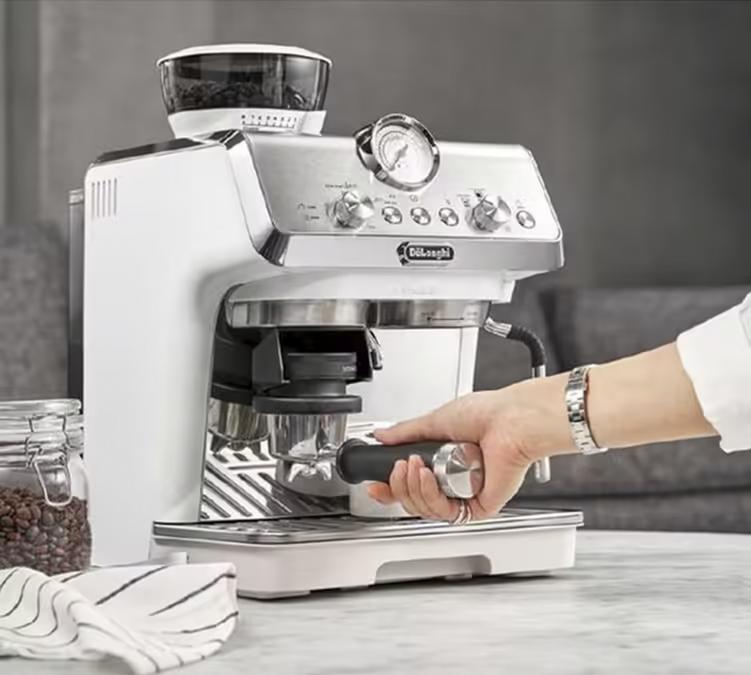 macchina caffe espresso con macinacaffe delonghi specialista arte exc155.w