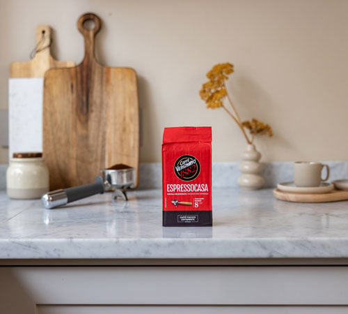 Caf&eacute; moulu Espresso Casa pour machine expresso &ndash; caf&eacute; italien intense aux notes de cacao et d&rsquo;&eacute;pices