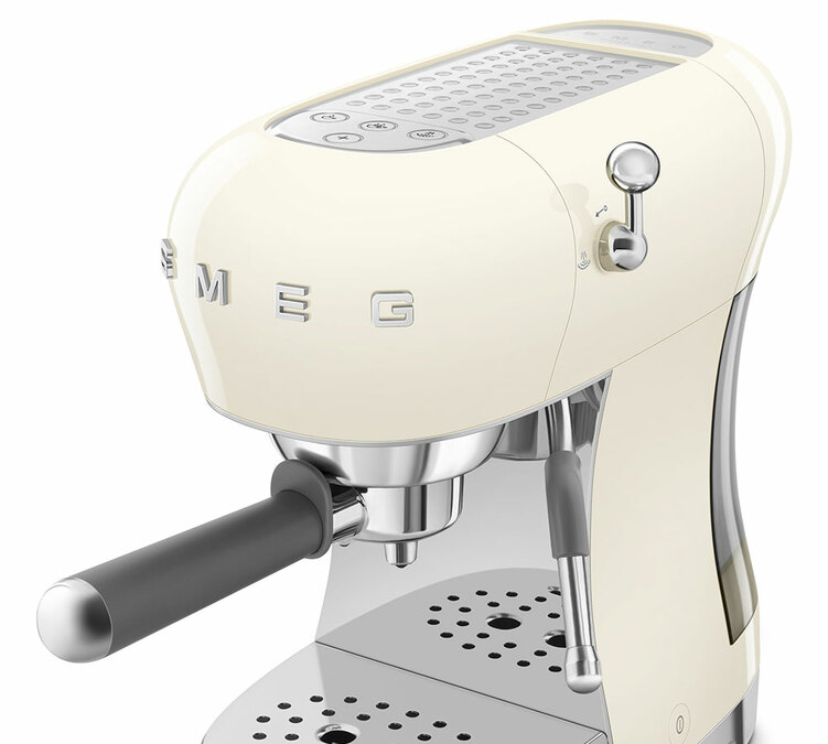 SMEG cr&egrave;me ECF02CREU machine &agrave; caf&eacute; avec percolateur