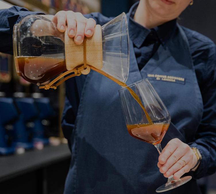 premium coffee beans flor de oro lavazza 1895 anaerobic washing method and artisanal roasting complex and balanced aromas