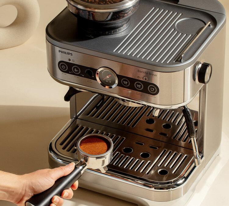 les fonctionnalit&eacute;s de la machine &agrave; caf&eacute; barista brew philips m&eacute;tal