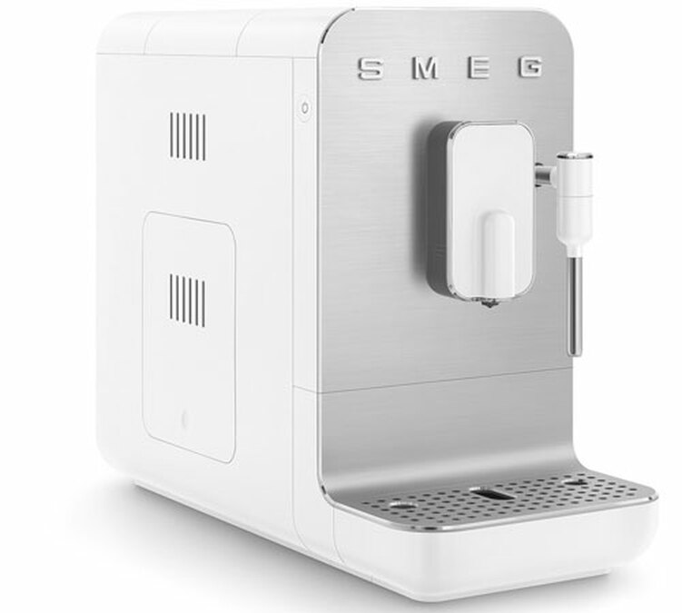 macchina da cafe smeg bianca con lancia vapore