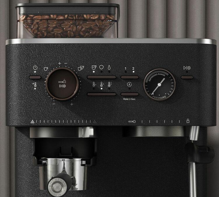 comandi della macchina espresso kitchenaid nera con macinacaffe